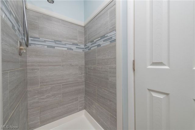 404 Oaknoll Drive, Amherst, OH 44001