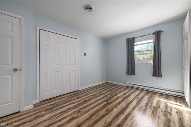 404 Oaknoll Drive, Amherst, OH 44001