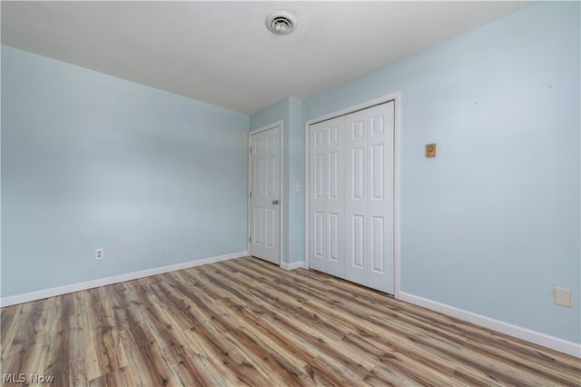 404 Oaknoll Drive, Amherst, OH 44001