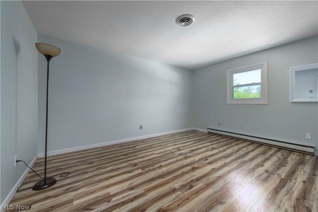 404 Oaknoll Drive, Amherst, OH 44001