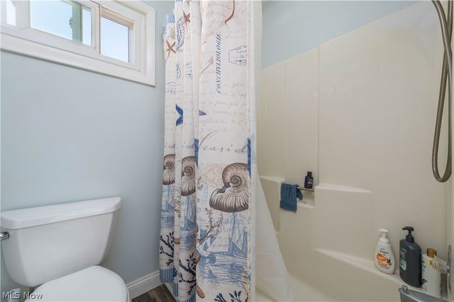 404 Oaknoll Drive, Amherst, OH 44001