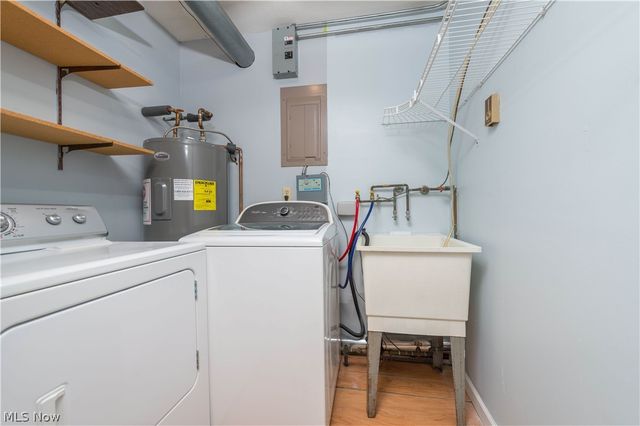 404 Oaknoll Drive, Amherst, OH 44001