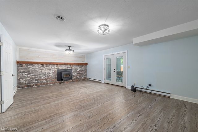 404 Oaknoll Drive, Amherst, OH 44001