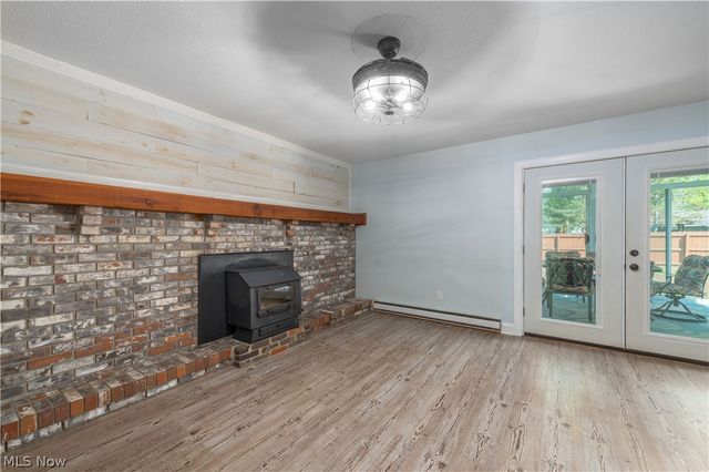 404 Oaknoll Drive, Amherst, OH 44001