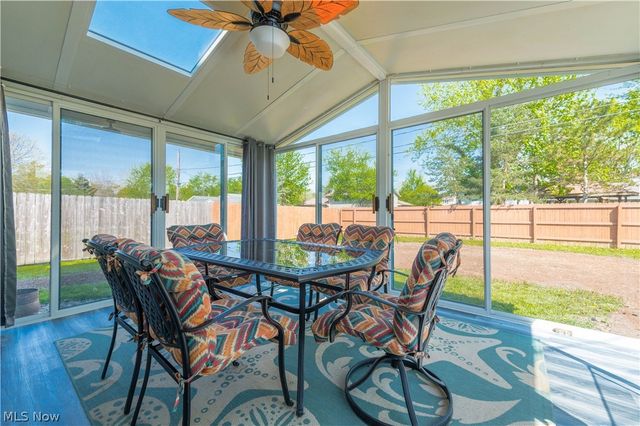 404 Oaknoll Drive, Amherst, OH 44001