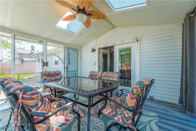 404 Oaknoll Drive, Amherst, OH 44001