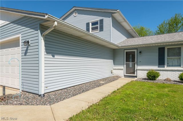 404 Oaknoll Drive, Amherst, OH 44001