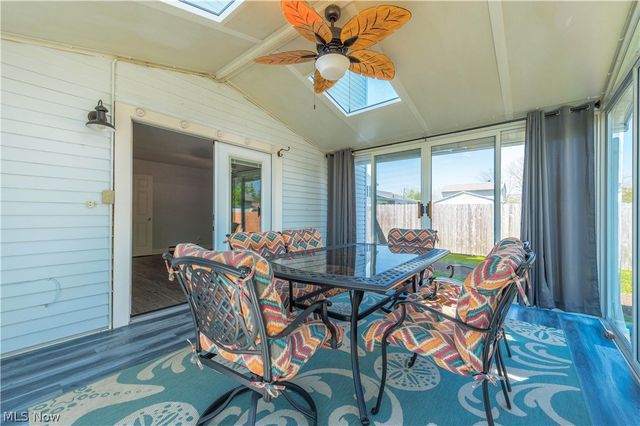 404 Oaknoll Drive, Amherst, OH 44001