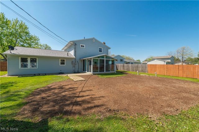 404 Oaknoll Drive, Amherst, OH 44001