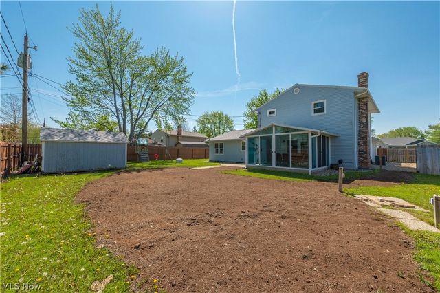 404 Oaknoll Drive, Amherst, OH 44001