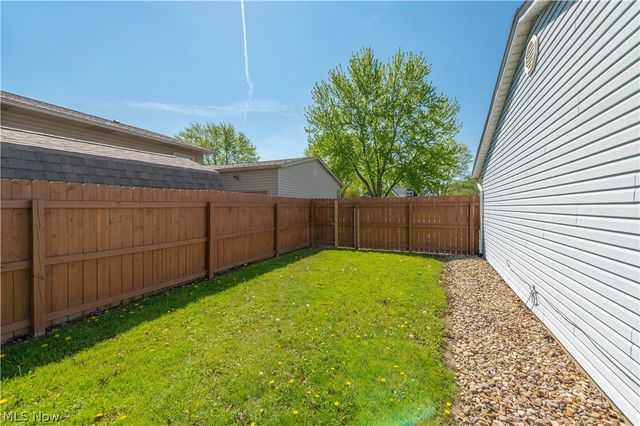 404 Oaknoll Drive, Amherst, OH 44001