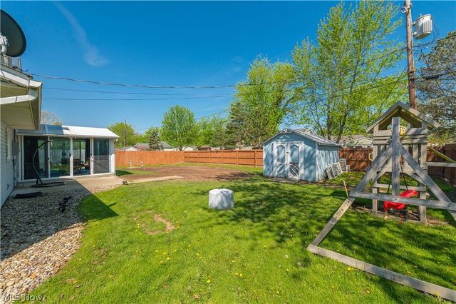 404 Oaknoll Drive, Amherst, OH 44001