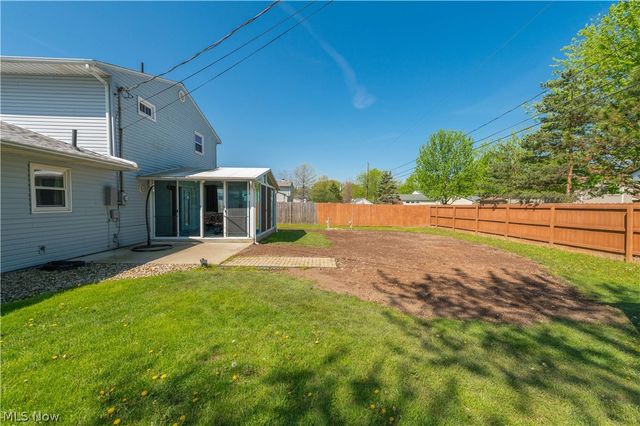 404 Oaknoll Drive, Amherst, OH 44001