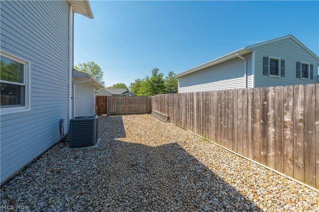 404 Oaknoll Drive, Amherst, OH 44001