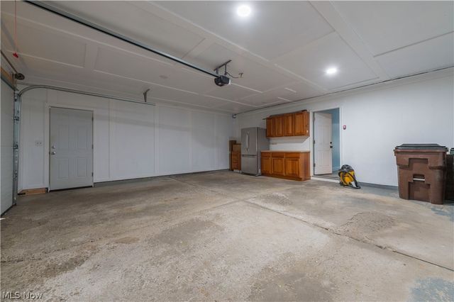 404 Oaknoll Drive, Amherst, OH 44001