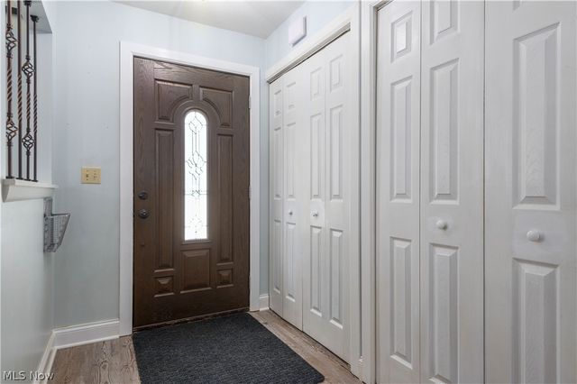 404 Oaknoll Drive, Amherst, OH 44001