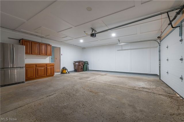 404 Oaknoll Drive, Amherst, OH 44001