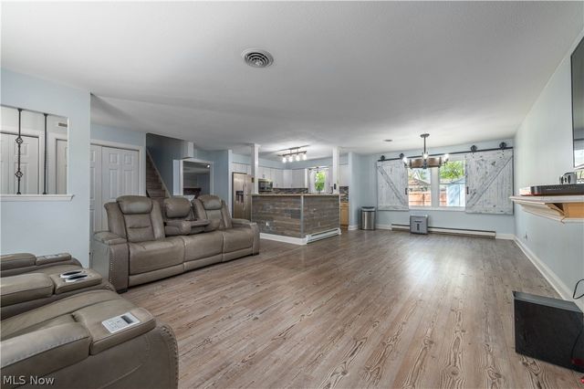 404 Oaknoll Drive, Amherst, OH 44001