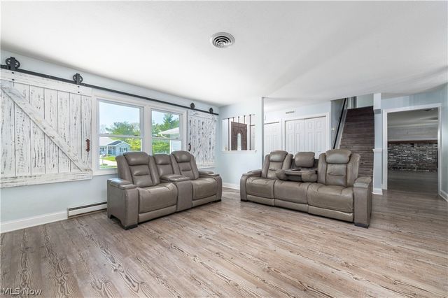 404 Oaknoll Drive, Amherst, OH 44001