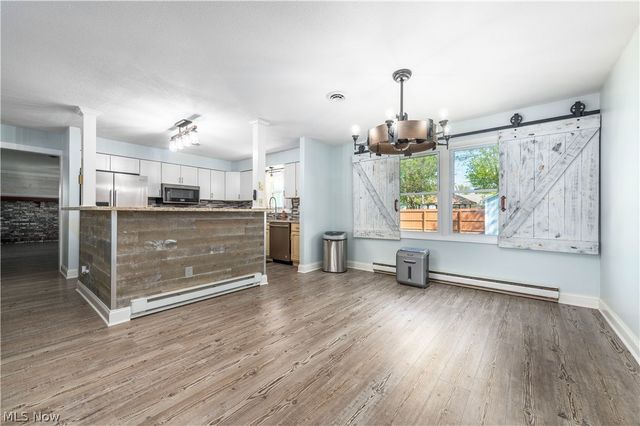 404 Oaknoll Drive, Amherst, OH 44001