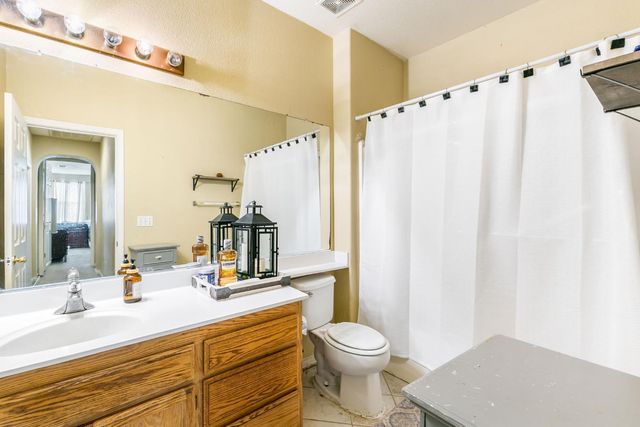 2084 Knights Ferry Dr, Plumas Lake, CA 95961