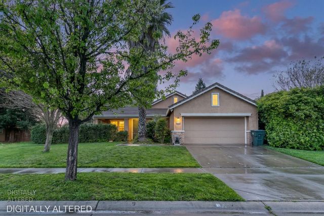 2084 Knights Ferry Dr, Plumas Lake, CA 95961