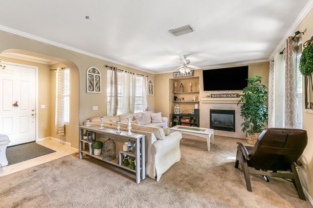 2084 Knights Ferry Dr, Plumas Lake, CA 95961