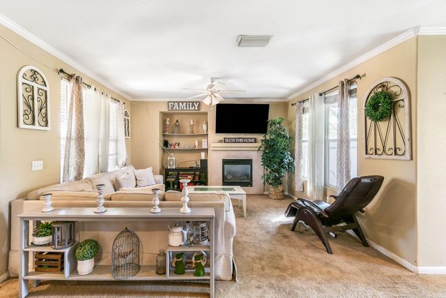 2084 Knights Ferry Dr, Plumas Lake, CA 95961