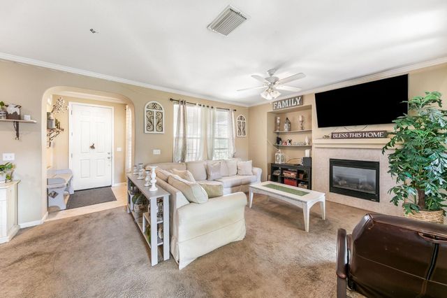 2084 Knights Ferry Dr, Plumas Lake, CA 95961