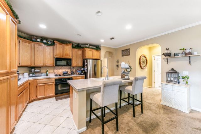 2084 Knights Ferry Dr, Plumas Lake, CA 95961