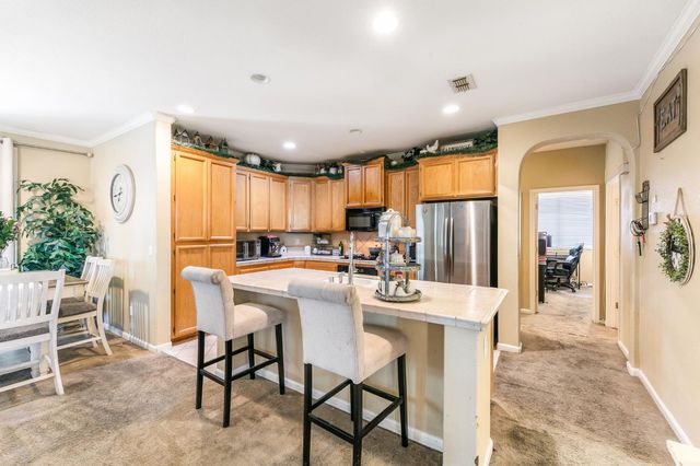 2084 Knights Ferry Dr, Plumas Lake, CA 95961