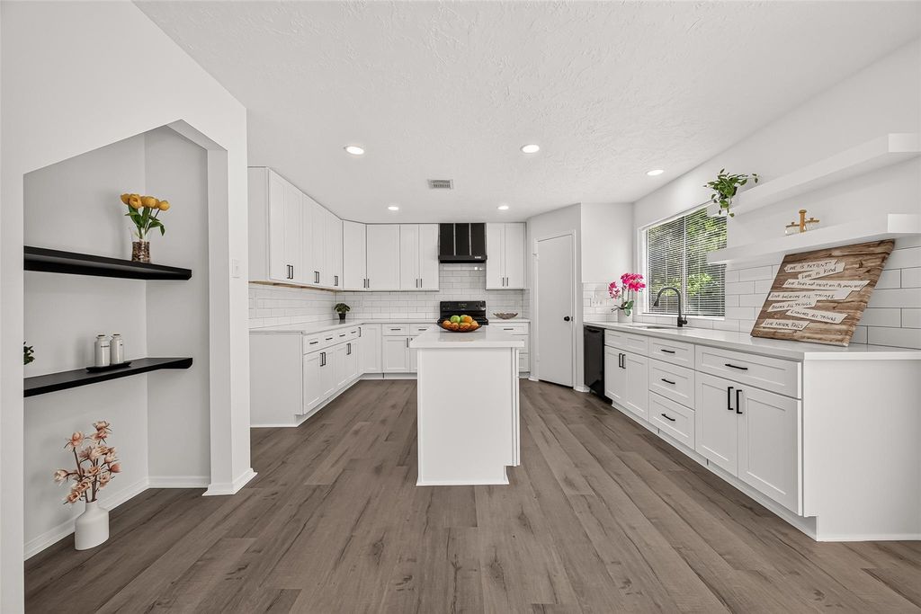 15511 Sungold Court, Houston, TX 77095