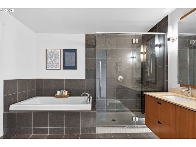 1260 Nw NAITO Pkwy 908B, Portland, OR 97209