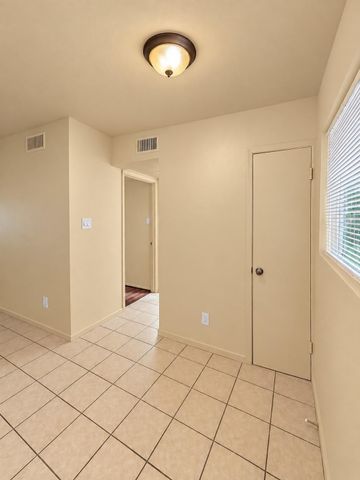 5200 Michaux Street 6, Houston, TX 77009
