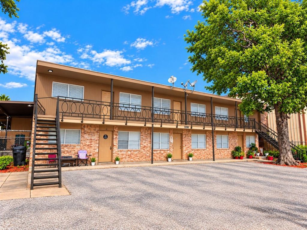 5200 Michaux Street 6, Houston, TX 77009