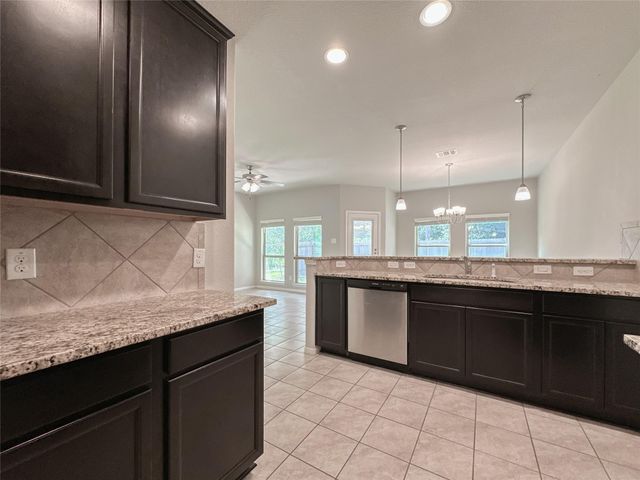 105 Camelot Place Court, Conroe, TX 77304