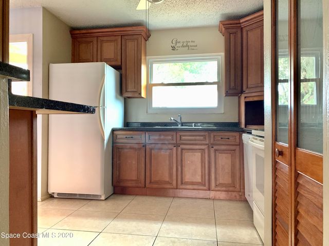 890 Serenade Street NW, Palm Bay, FL 32907