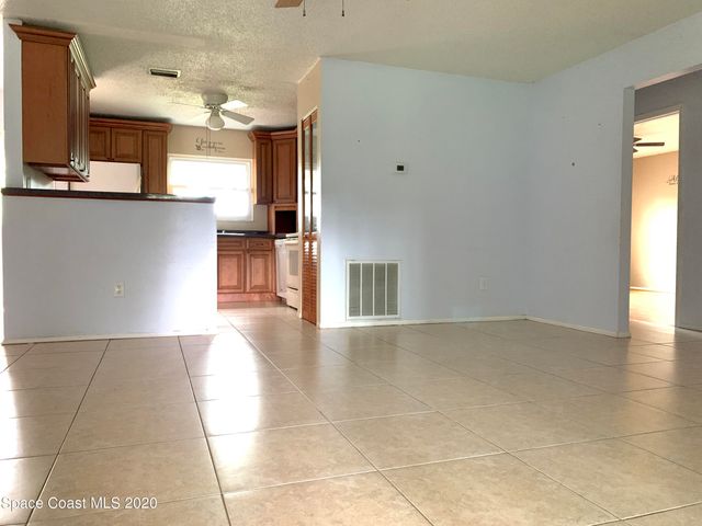 890 Serenade Street NW, Palm Bay, FL 32907