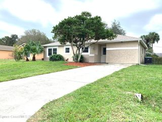 890 Serenade Street NW, Palm Bay, FL 32907
