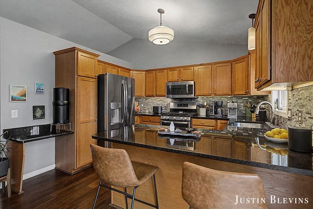 12018 Russell Ridge, Cedar Springs, MI 49319