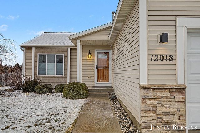 12018 Russell Ridge, Cedar Springs, MI 49319