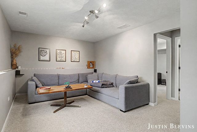 12018 Russell Ridge, Cedar Springs, MI 49319