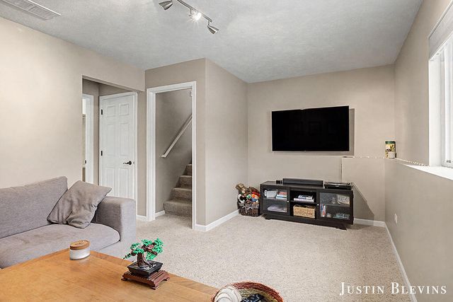 12018 Russell Ridge, Cedar Springs, MI 49319