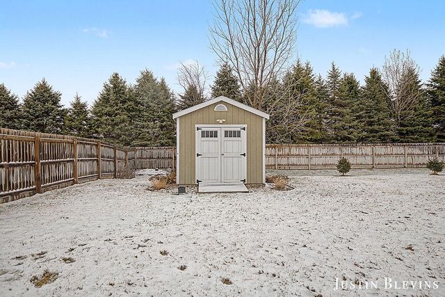 12018 Russell Ridge, Cedar Springs, MI 49319