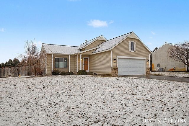 12018 Russell Ridge, Cedar Springs, MI 49319