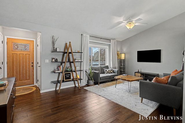 12018 Russell Ridge, Cedar Springs, MI 49319