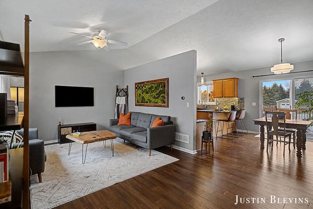 12018 Russell Ridge, Cedar Springs, MI 49319