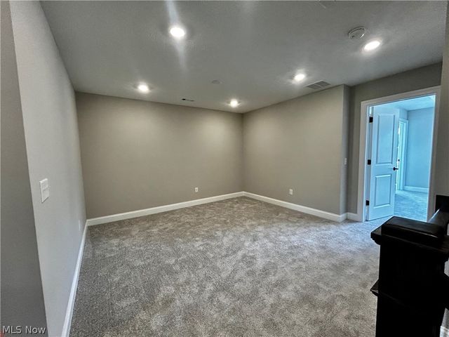 18 Paige Lane, Hudson, OH 44236