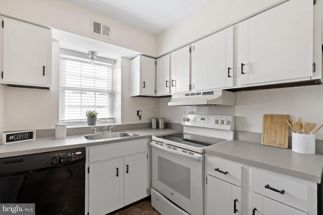 814 SOUTH AVE #J6, Secane, PA 19018