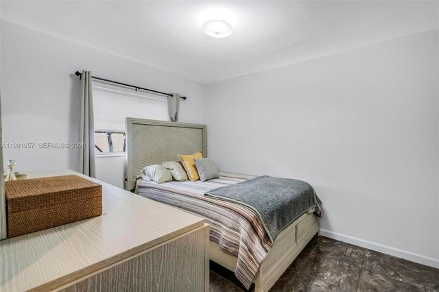 7211 NW 76th St, Tamarac, FL 33321